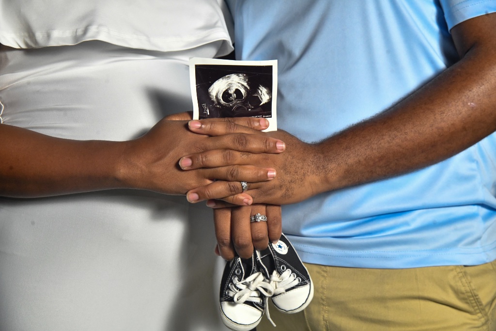 Maternity — Ultrasound & Baby Shoes